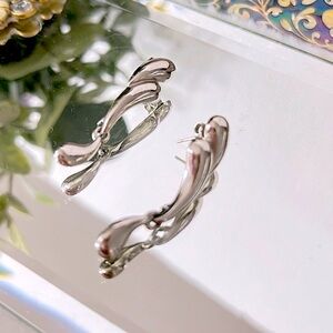 Avon 70’s Vintage Gold Plate Earrings